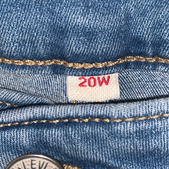 Floral Levi’s Shaped Capri Jeans - Picture 4 of 8